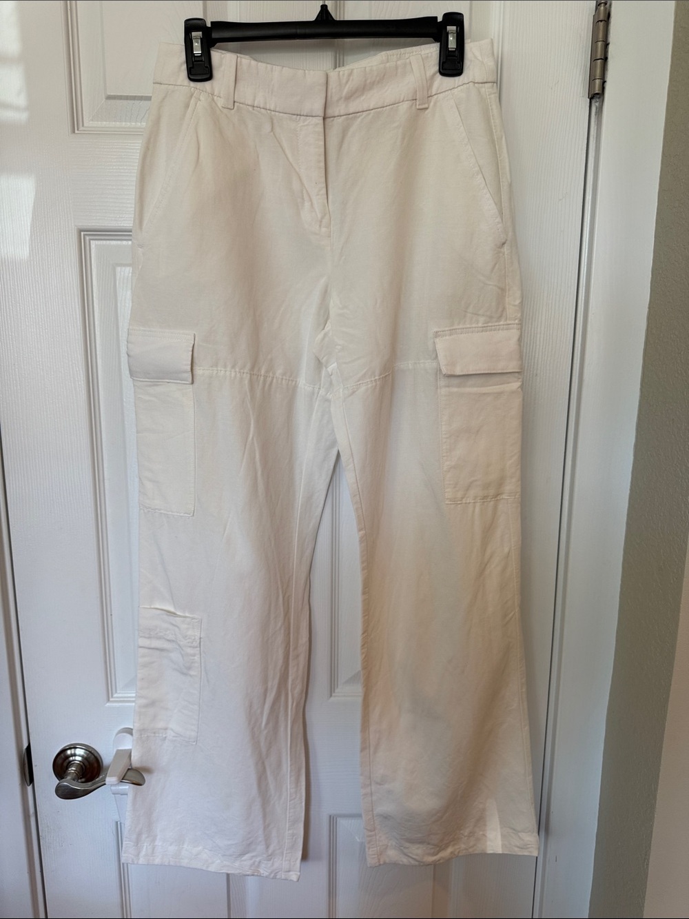 LIKE NEW - HM lightweight White Cargo Pants - US 6